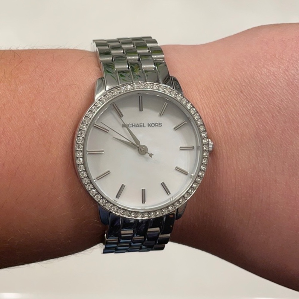 Michael Kors silver watch - Picture 3 of 4